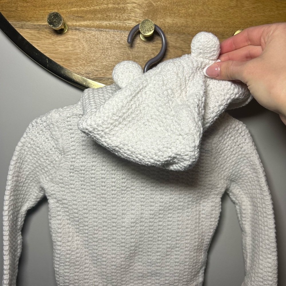 5 for $30 Tommy Bahama Kids White Knit Sweater - Picture 7 of 9